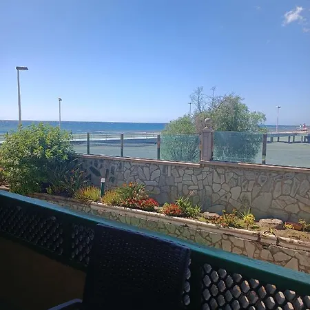 Appartement Burras Beachfront *